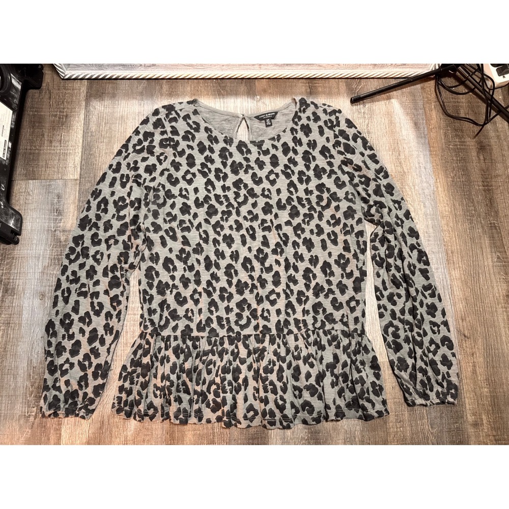 Lucky Brand Womens Grey Leopard Print Peplum Top Long Sleeve Knit Blouse Small